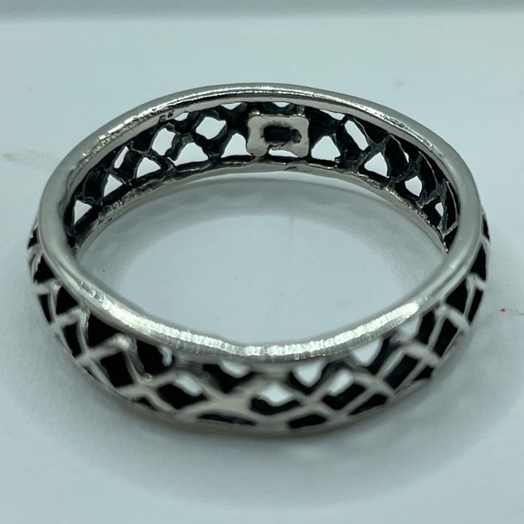 Vintage Criss Cross/Mesh Pattern Sterling Silver 925 Ring Band - Picture 5 of 10